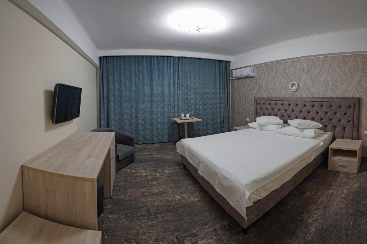 Hotel Tiara Плоешти Экстерьер фото