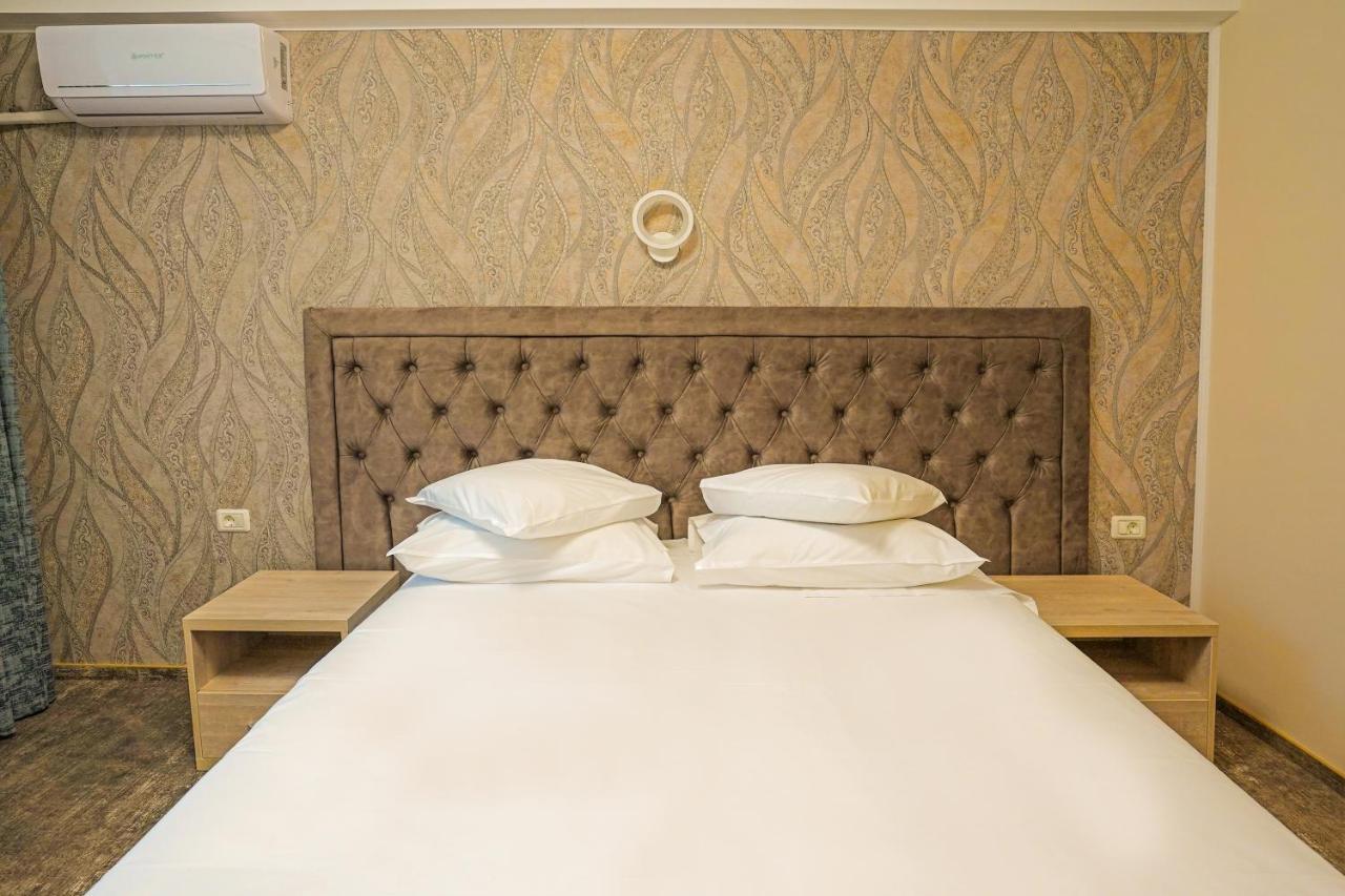 Hotel Tiara Плоешти Экстерьер фото